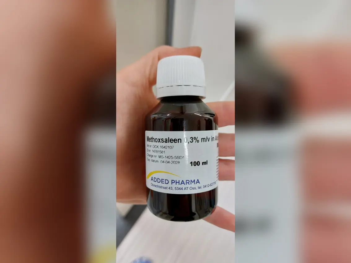 Geneesmiddel methoxsaleen in een alcoholhoudende oplossing