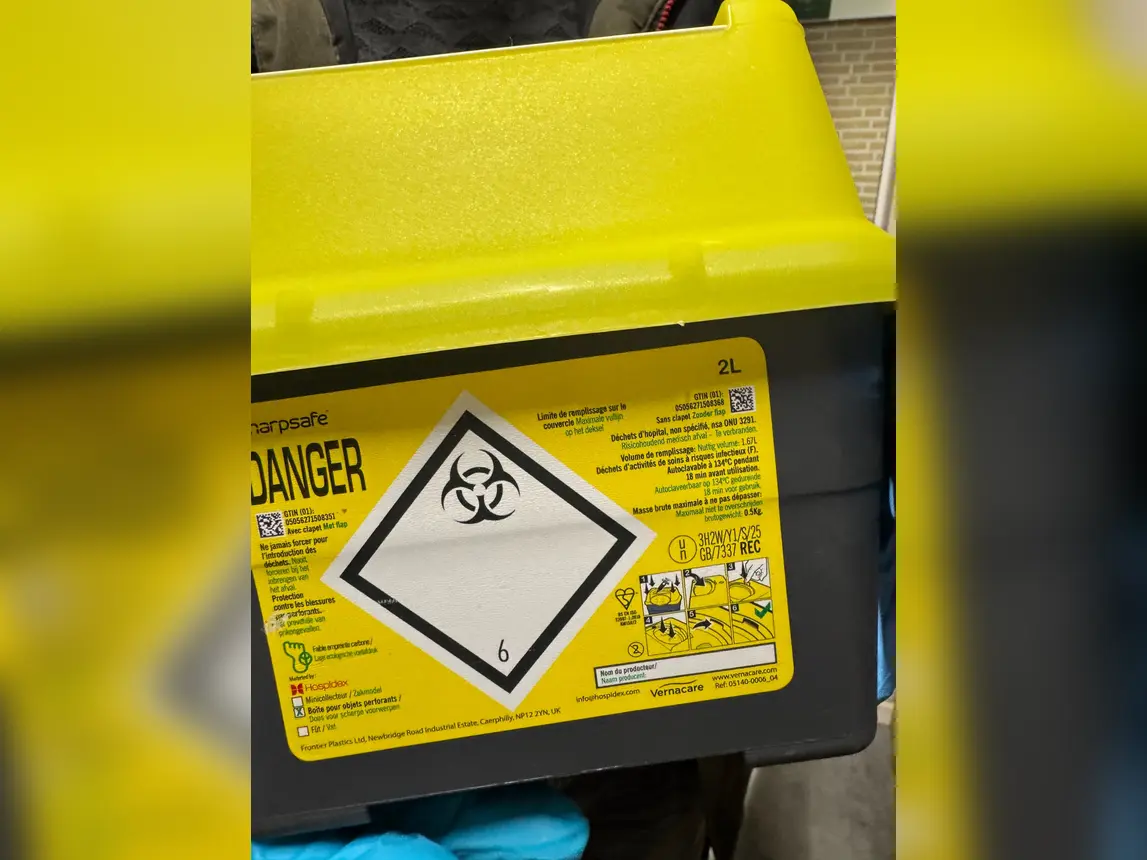 Naaldencontainer voor UN 3291 medisch afval met klasse 6.2-etiket